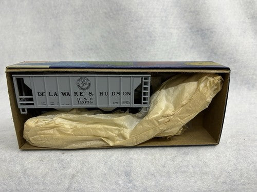 Beautiful Mixed Brand D & H 2-Bay Covered Hopper Kits HO (SPECIFY CHOICE)