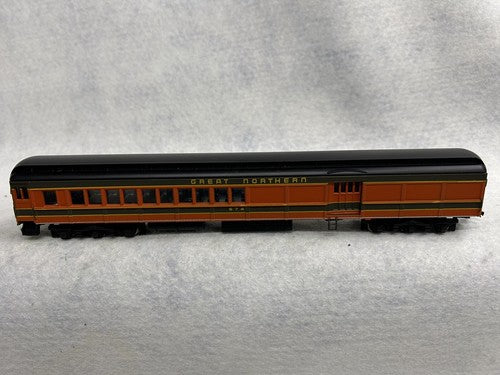 Beautiful Spectrum GN Passenger 9-Car Set HO