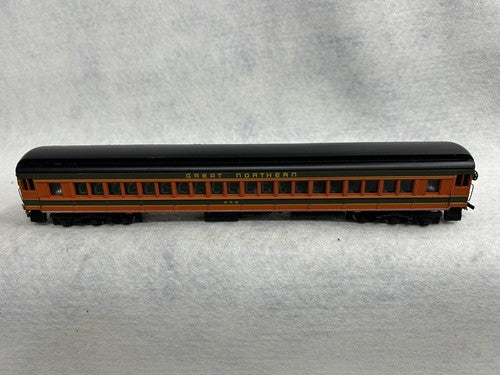 Beautiful Spectrum GN Passenger 9-Car Set HO