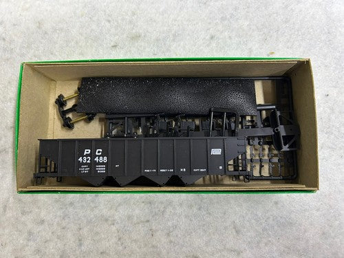 Rare Bowser 4-Bay 40’ Penn Central Hopper Car HO