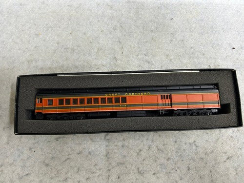 Beautiful Spectrum GN Passenger 9-Car Set HO
