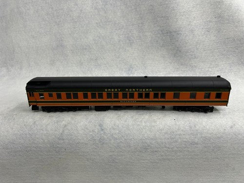 Beautiful Spectrum GN Passenger 9-Car Set HO