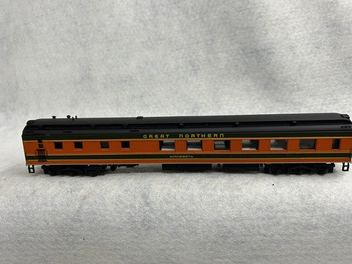 Beautiful Spectrum GN Passenger 9-Car Set HO