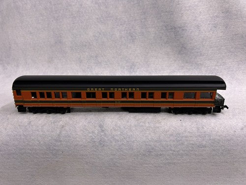 Beautiful Spectrum GN Passenger 9-Car Set HO