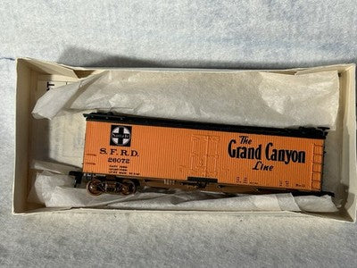 Nice Walthers Santa Fe Grand Canyon RR 40’ Wood Reefer Car  HO