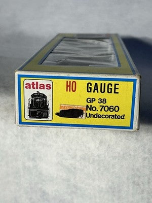 Nice  ATLAS/KATO Undecorated GP-38 Diesel Engine HO