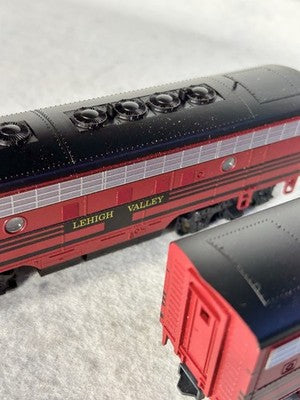 Nice Stewart Lehigh Valley RR F-7A/B Set A Pwrd./B Unpwrd. HO