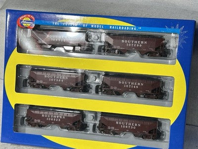Beautiful Athearn Southern RR 34’ 2-Bay Hopper Cars/Loads 6-Pak HO