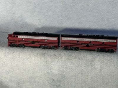 Striking Stewart/KATO Lehigh Valley RR F-7A/B Phase I Set A Pwrd./B Unpwrd. HO