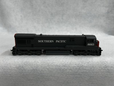 Handsome Atlas U-33C Southern Pacific Railway Locomotive HO