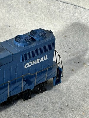 Handsome Athearn Blue Box Conrail GP-38-2 Locomotive HO