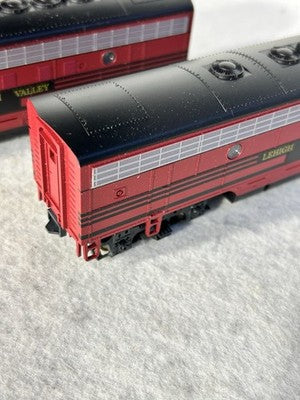 Nice Stewart Lehigh Valley RR F-7A/B Set A Pwrd./B Unpwrd. HO