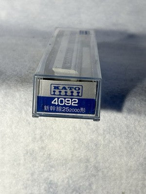 Nice KATO Japanese Bullet Train 2- Engine/2-Car Passenger Set N GAUGE