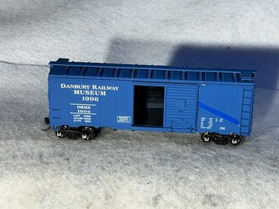 Athearn Danbury Museum 40’ Box Car HO KD Couplers/Weighted/Metal Wheels (No Box)