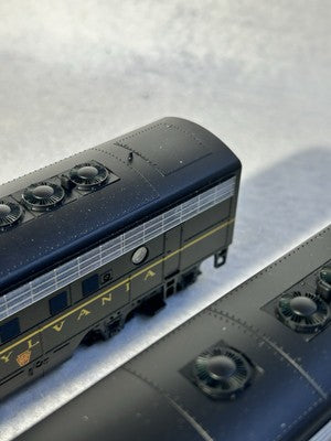 Stout Stewart/KATO  F-7-A/B Phase I Late PENNSY Locos Both Powered