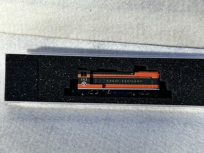 Gorgeous Atlas Great Northern RR VO-1000 Switcher  Locomotive N Gauge DCC Ready