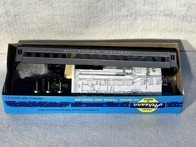 Beautiful Athearn Union Pacific RR “Overland” Coach Car Round Roof HO