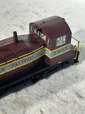 Nice Rapido Canadian Pacific RR SW-9 Switcher Engine #7405 DCC Ready HO