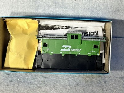 Nice Athearn Burlington Northern RR Extended Vision Caboose Kit HO