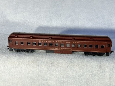 Beautiful Athearn Norfolk &Western RR University Series 8 Car Passenger Set HO