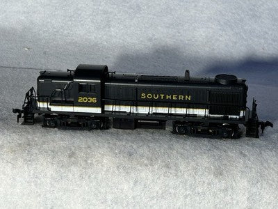 Nice Atlas/KATO Southern Railroad  Tuxedo Scheme Alco RS-3 Loco HO
