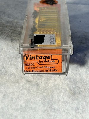 Nice Vintage Trains NBT Test 2 Bay Covered Hopper Car N Gauge