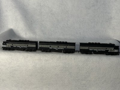 Nice Stewart/KATO NYC  RR LIGHTNING STRIPE F-3 A/B/A Set A’s Pwrd./ B Unpwrd. HO