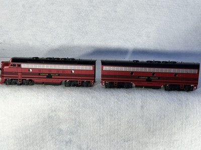Nice Stewart Lehigh Valley RR F-7A/B Set A Pwrd./B Unpwrd. HO