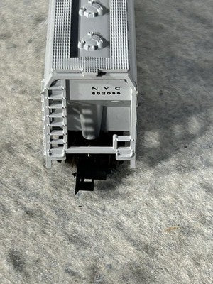 Nice Atlas New York Central RR 4-Bay Center Flow Covered Hopper Car N Gauge