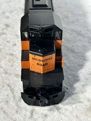 Beautiful KATO Milwaukee Road SD-40-2 Diesel Locomotive HO (Ex Box, Railings)