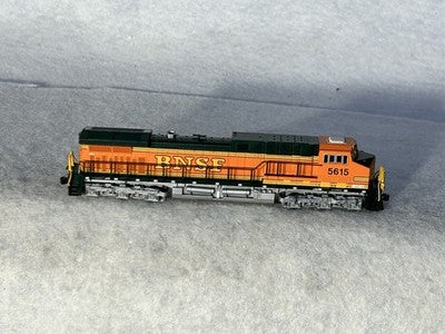 Powerful KATO Burlington Northern Santa Fe RR AC4400CW Diesel Engine N GAUGE