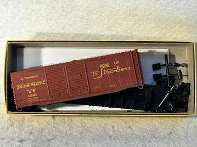 Nice Accurail Union Pacific RR 40’ Box Car  Kits  HO
