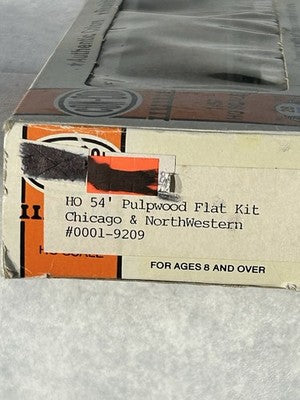 Nice Con Cor Chicago & North Western RR 54’ Bulkhead Flat Car/Pulpwood Load HO