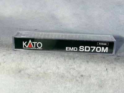 Beautiful KATO Union Pacific RR SD-70M Excursion Diesel Engine N GAUGE
