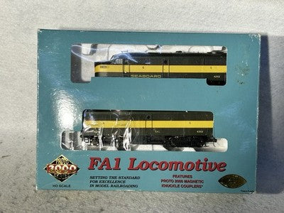 Nice Proto 2000 FA -2 A/B Seaboard Air Line  RR HO Locomotives  (Incorrect Box)