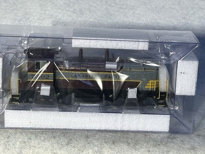 Nice Rapido Canadian Pacific RR SW-9 Switcher Engine #7402 DCC Ready HO