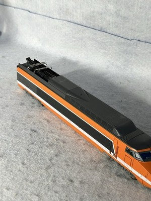 Sleek LIMA  Golden Series HO InterCity Train Set Pwrd. Loco, Dummy, 2 Pass. Cars