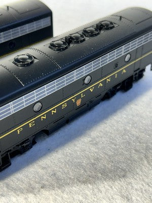 Stout Stewart/KATO  F-7-A/B Phase I Late PENNSY Locos Both Powered