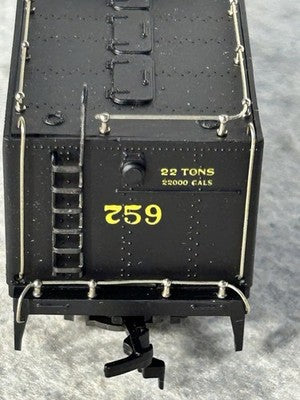 Beautiful Rivarossi NYC/StL RR 2-8-4 Berkshire Locomotive/ 2 Passenger Car Set