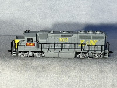 Nice ATLAS/KATO GP-40 Louisville & Nashville RR Locomotive HO