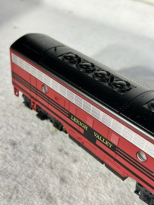Nice Stewart Lehigh Valley RR F-7A/B Set A Pwrd./B Unpwrd. HO