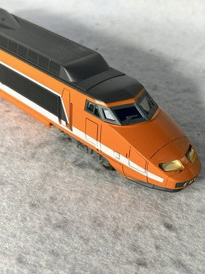 Sleek LIMA  Golden Series HO InterCity Train Set Pwrd. Loco, Dummy, 2 Pass. Cars