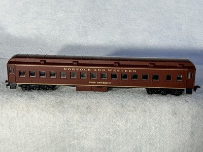 Beautiful Athearn Norfolk &Western RR University Series 8 Car Passenger Set HO