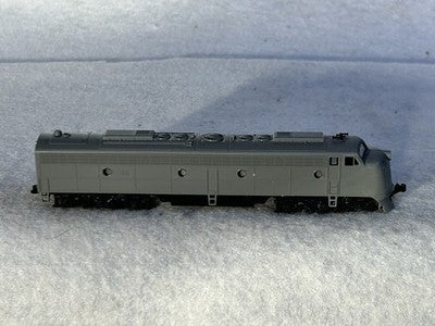 Nice  KATO Undecorated E-8/9 A Diesel Engine N GAUGE