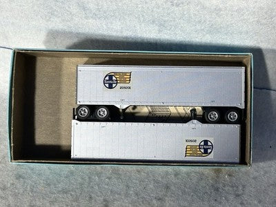 Cool Athearn Blue Box Santa Fe 40’ Trailers HO