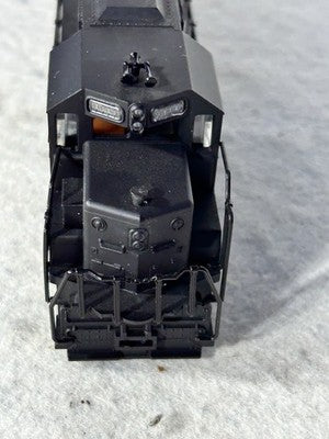 Nice  ATLAS/KATO Undecorated GP-38 Diesel Engine HO
