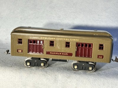 Lionel New York Central RR Standard  Gauge Pre-War Locomotive/4 Passenger Cars