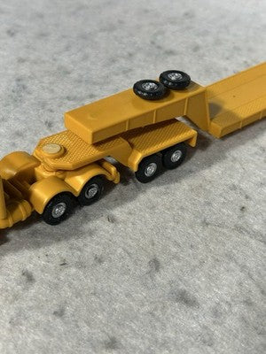 Cool Smart Toys 34 Wheeler Heavy Duty Low Boy Tractor Trailer HO (Ex Box)
