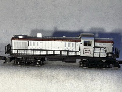 Nice Lionel NYS & W RR ALCO RS-3 Loco With Display Case O Gauge