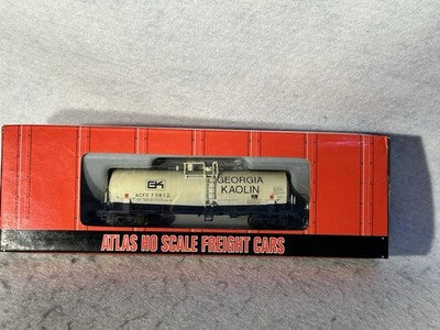 Nice Atlas Single Georgia Kaolin Single Dome Tank Car HO